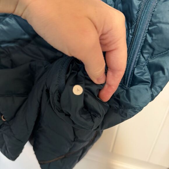 Lululemon Run Turn Around Women’s Reversible Jacket Alberta Lake/Black 4 Goose - Picture 7 of 9
